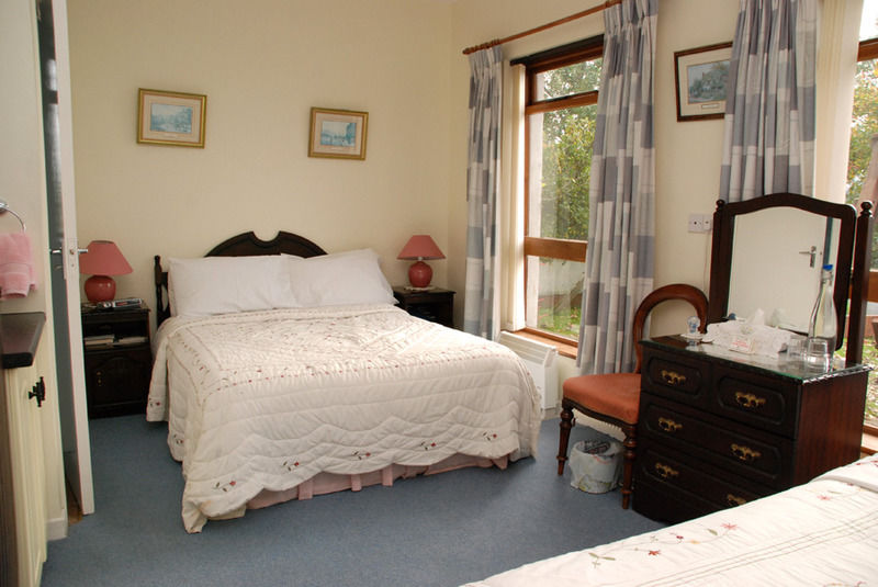 The Bungalow Farmhouse Clomantagh Exterior photo